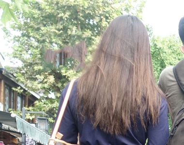 街拍深蓝色连衣裙美臀美女图片