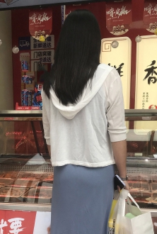 街拍美女之蓝色连衣裙美少妇