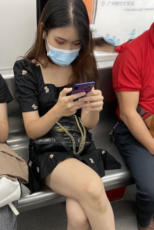 深圳地铁上偶遇的美女
