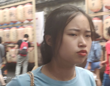 时尚的破洞，牛仔裤怎么穿的有个性