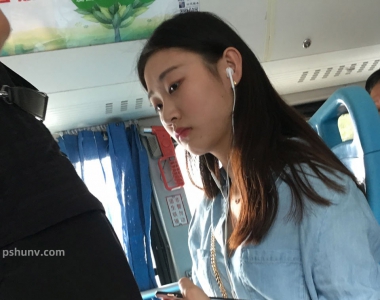 公车美腿少女