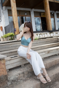 白色长裤美少妇