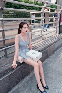 极品美腿肉丝女孩