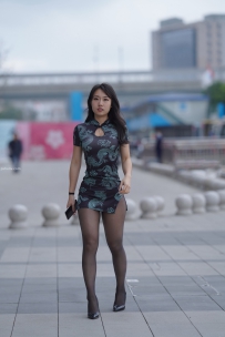 美丽黑丝，开叉紧身裙美女写真