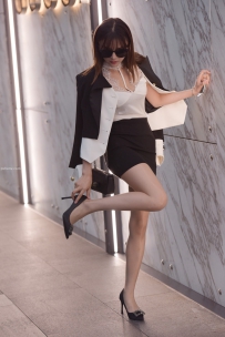 时尚高跟鞋街拍美女写真