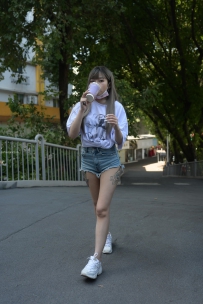 魔镜街拍旅拍牛仔热裤小妹