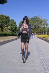 黑丝包臀裙美女写真