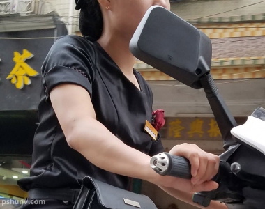 街拍黑丝黑色职业装美女图片-2