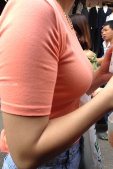 牛仔热裤丰满美少妇精致穿搭街拍