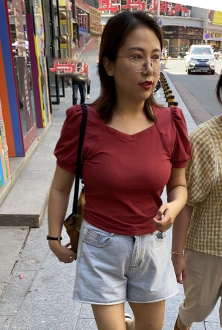 戴眼镜的熟女姐姐真漂亮