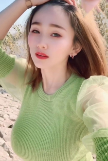 居家美少妇晒自拍真丰满迷人