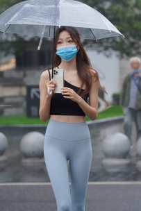 街拍旅拍作品：甜美可人运动女孩