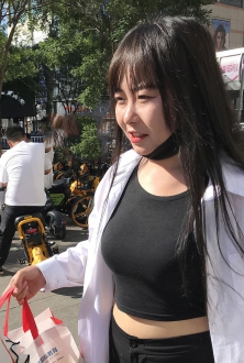街拍美女系列黑白配美女穿搭