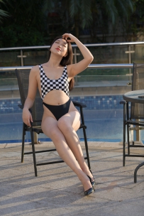 性感高清高叉比基尼美少妇