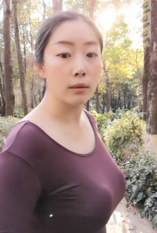 农家美少妇乡间小道晒自拍