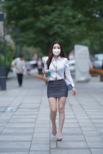 下班紧身包臀裙丝袜美女