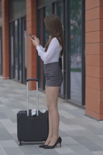 街拍高清包臀裙丝袜高跟美女