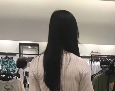 街拍性感米白色连衣裙美女美臀图片