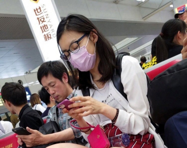 街拍短裤美腿美女图片