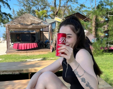 浅蓝色牛仔热裤美腿美女图片自拍旅拍照