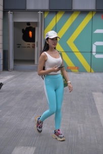 紧身瑜伽裤美少妇的心事
