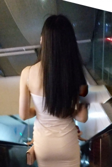 逛商场的美少妇