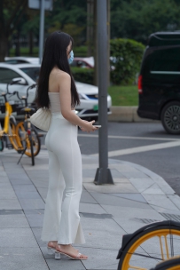 白裤女子高清写真