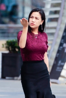 丰满的白领丽人给了我一飞吻