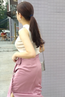 性感白嫩丰满长裙美妇