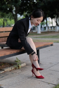 小S街拍★OL红色高跟肉丝美女写真图片