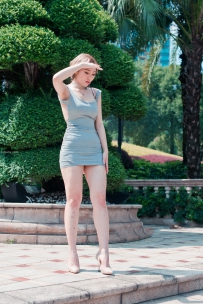 丰硕的长腿包臀裙美女高清写真