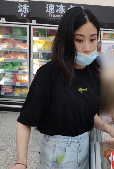 沃尔玛超市牛仔超短热裤美女