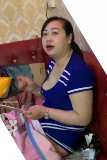街拍粉色小外套淡黄色短裙气质非凡美女图片