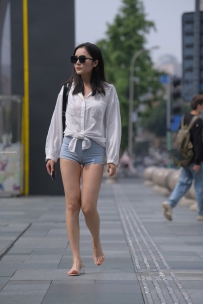 旅拍街拍热裤美女高清图片