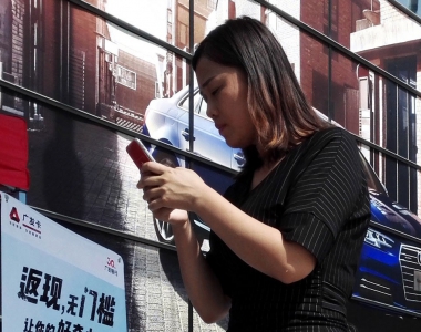 街拍连衣裙美腿丝袜美女